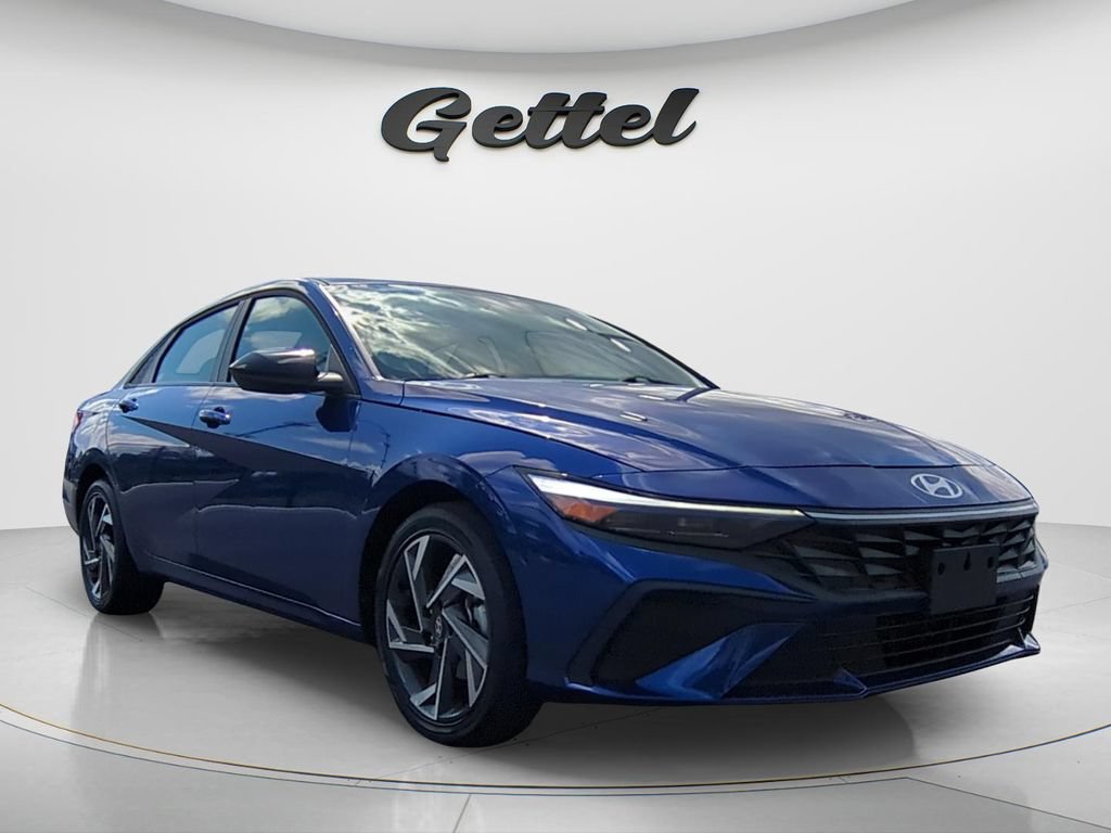 Certified 2025 Hyundai Elantra SEL FWD image 3