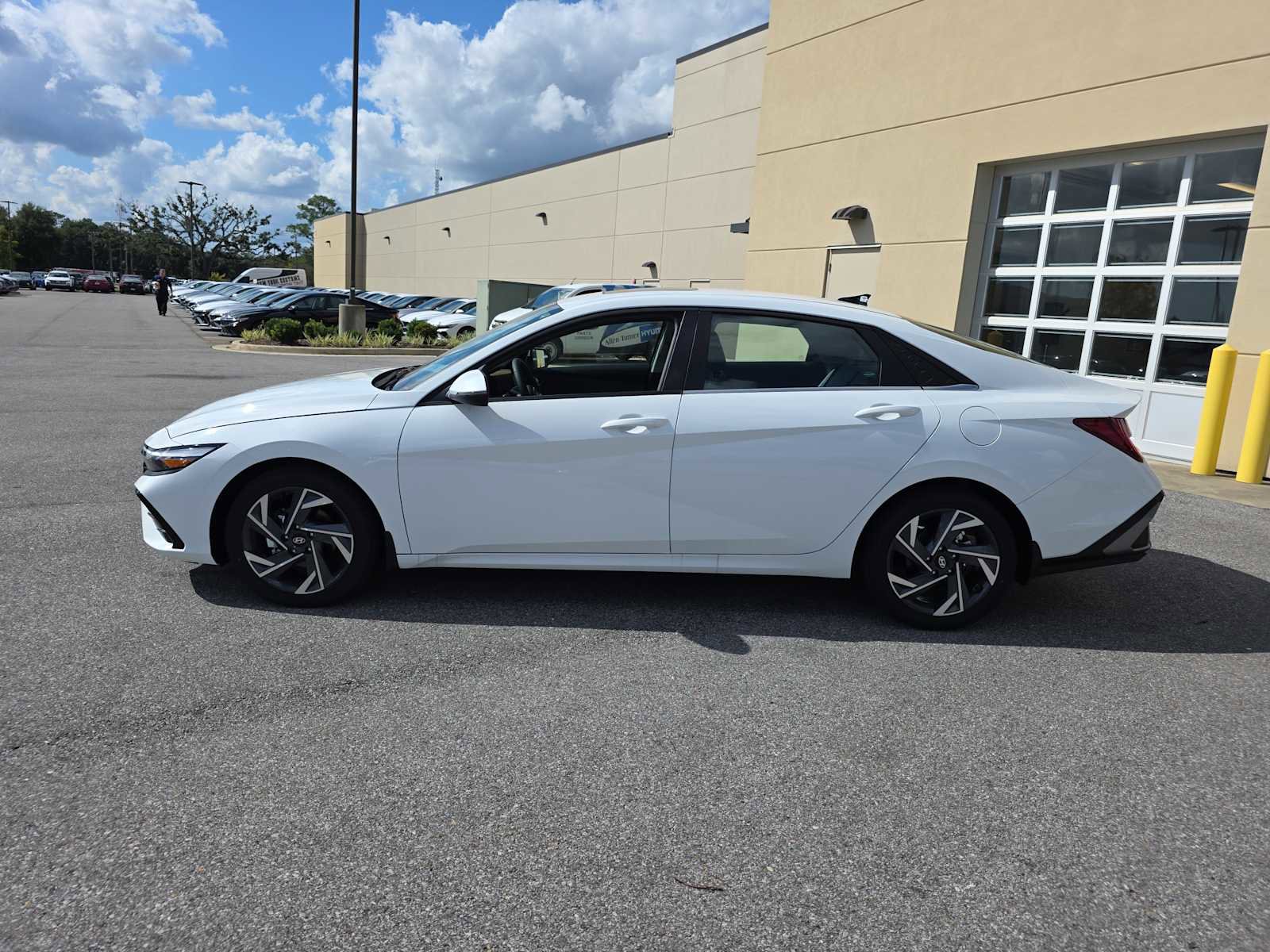 New 2025 Hyundai Elantra Limited image 4