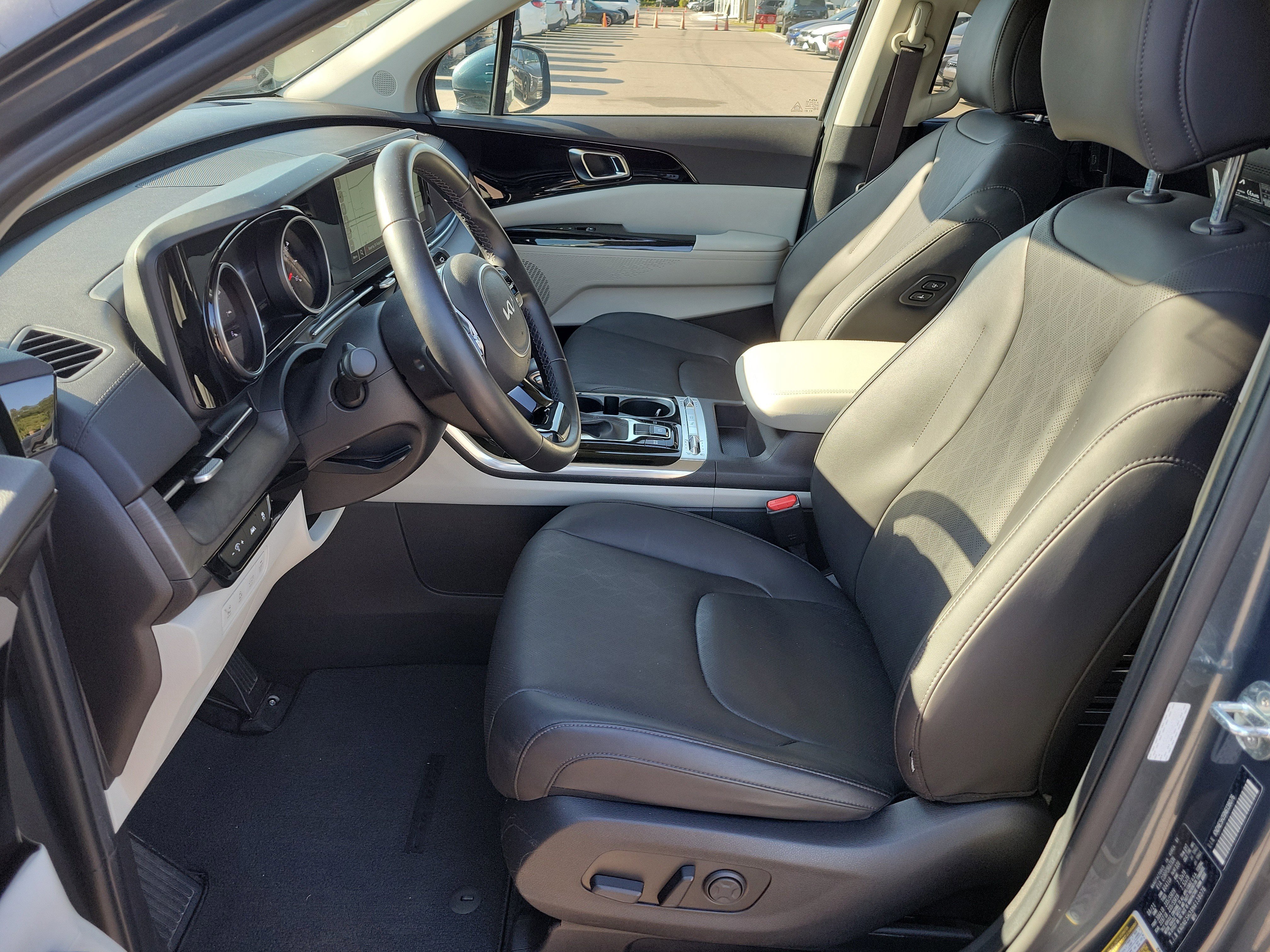Used 2022 Kia Carnival SX image 22