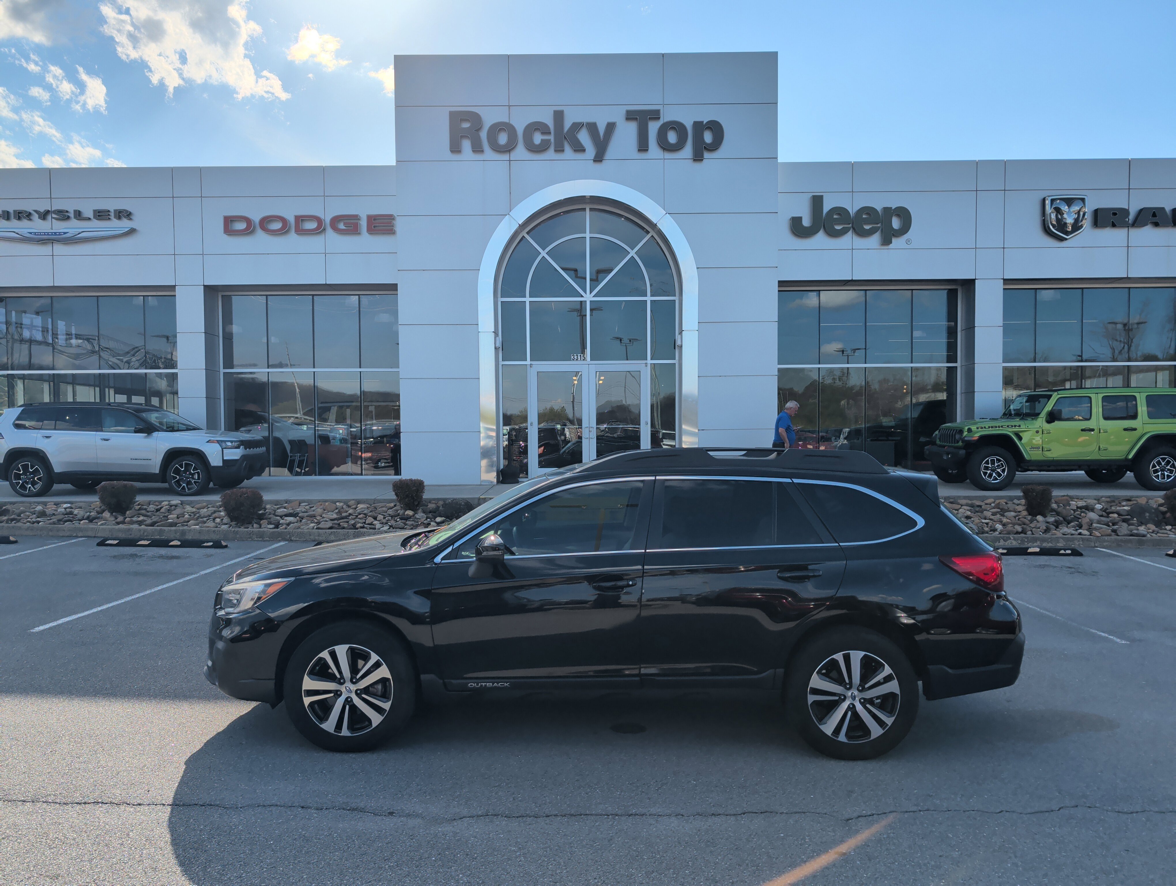 Used 2019 Subaru Outback 2.5i Limited image 1