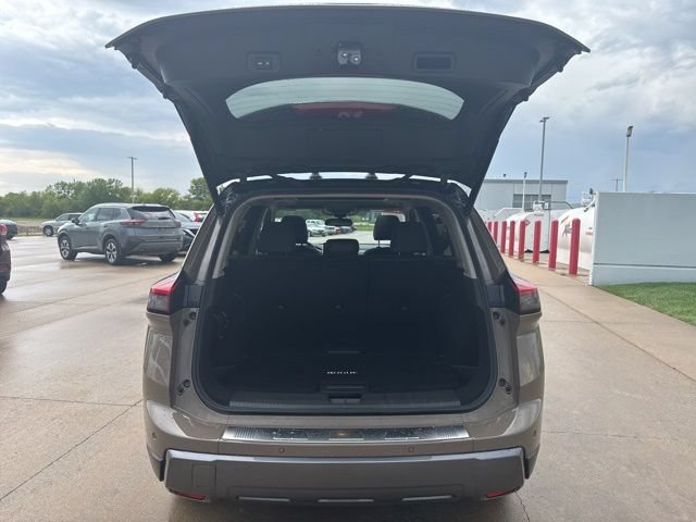 Used 2025 Nissan Rogue SL w/ Tech Package AWD/4WD image 9