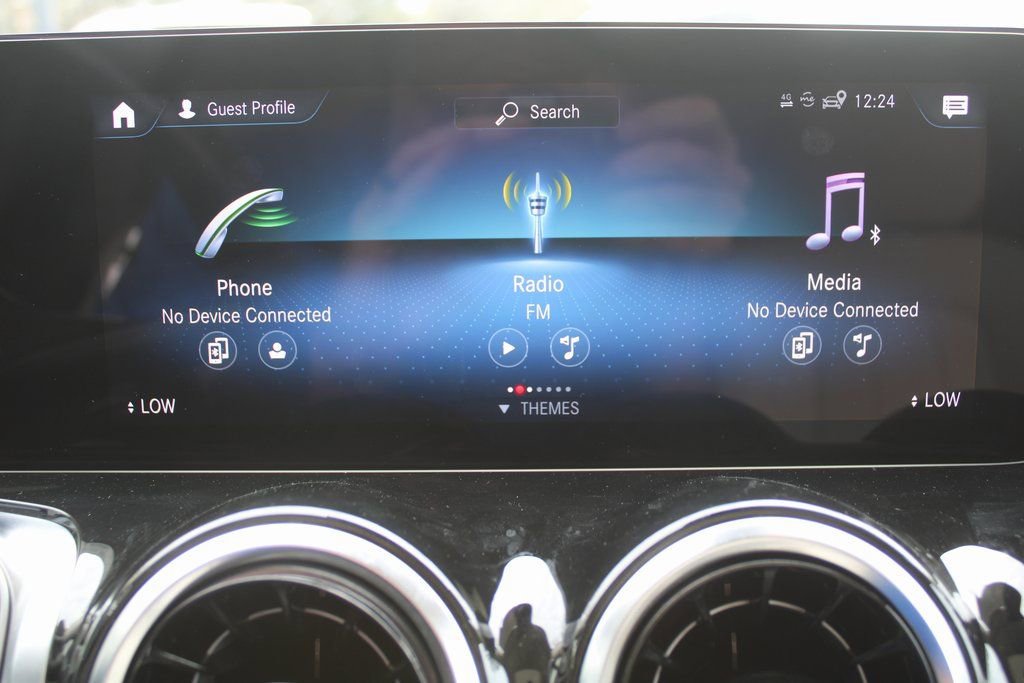 Used 2023 Mercedes-Benz GLB 250 image 40