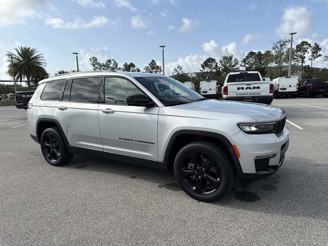 Used 2022 Jeep Grand Cherokee L Limited w/ Black Appearance Package RWD image 1