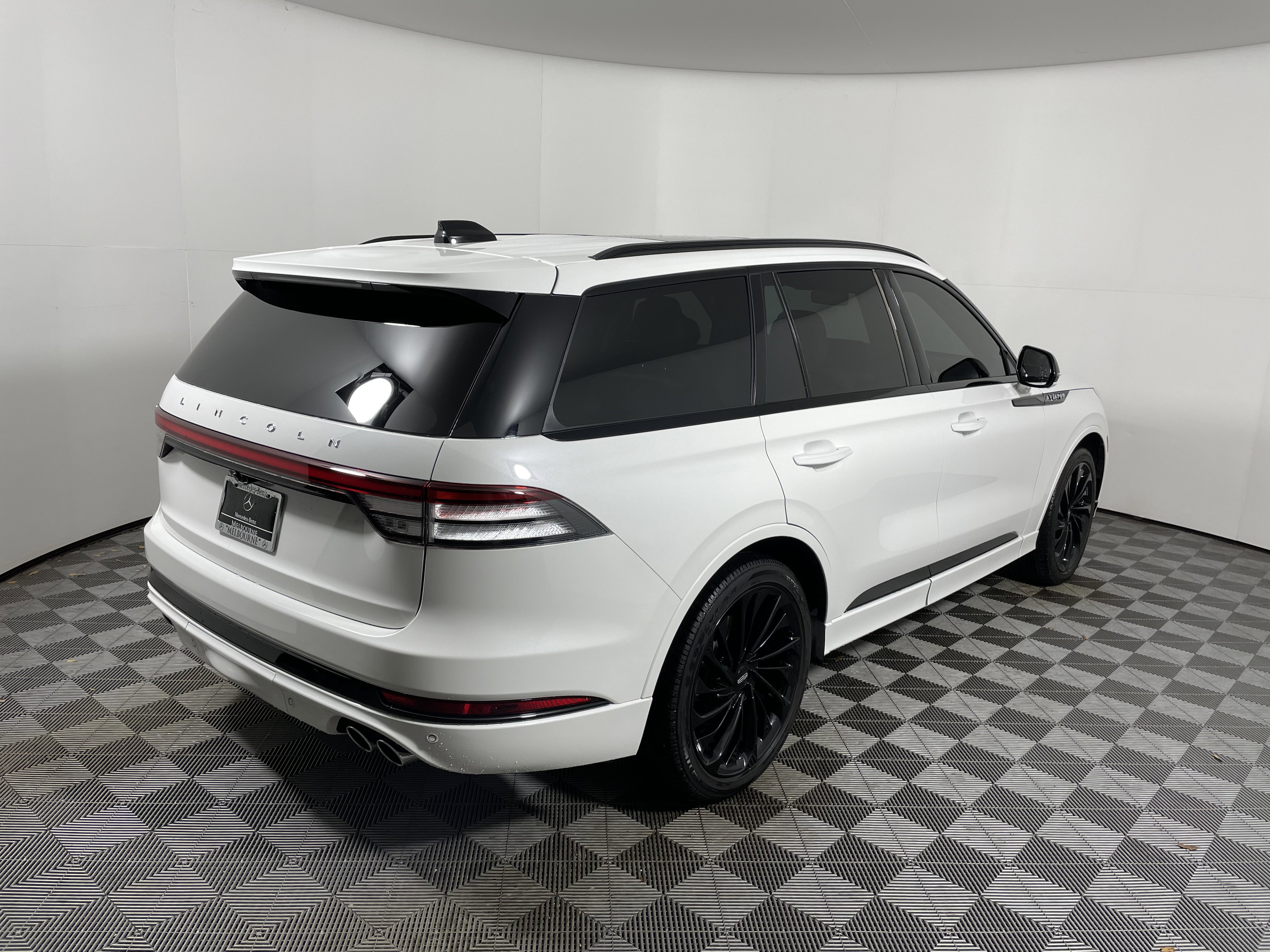 Used 2025 Lincoln Aviator Reserve w/ Luxury Package image 5