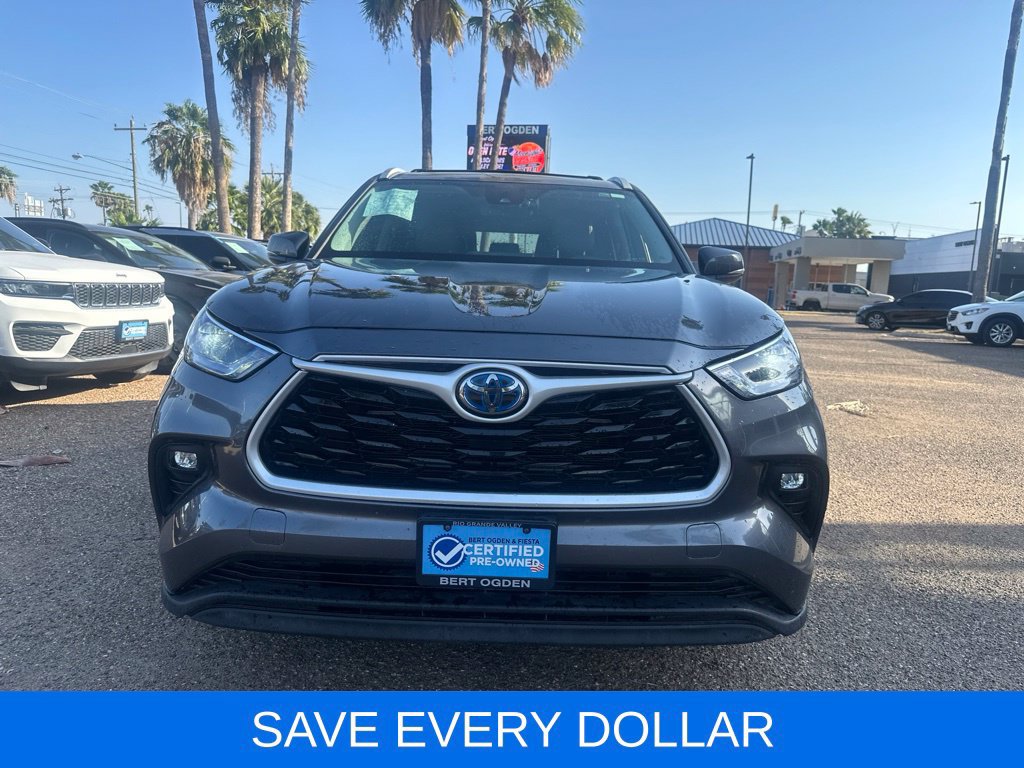 Used 2024 Toyota Highlander XLE FWD image 2