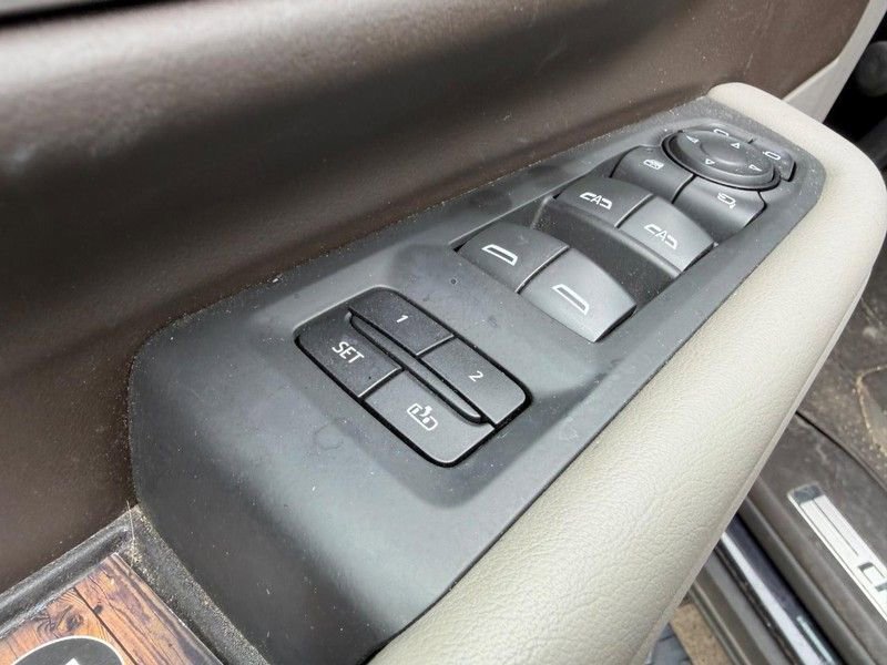 Used 2022 Chevrolet Tahoe Z71 w/ Luxury Package AWD/4WD image 21