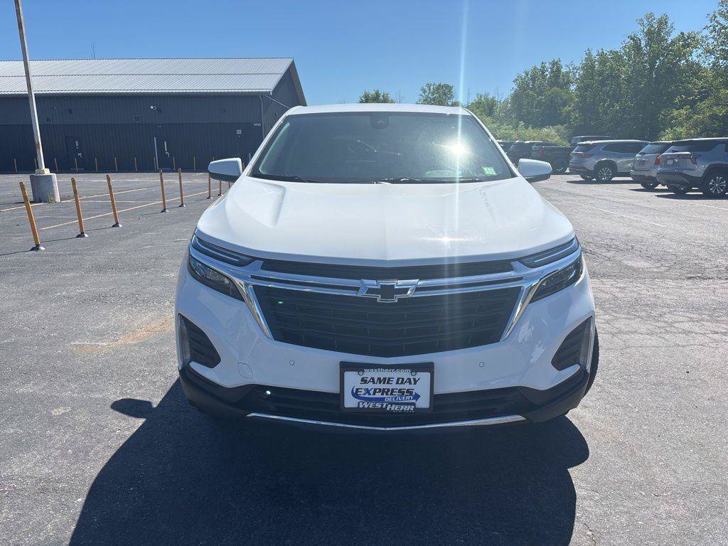 Used 2024 Chevrolet Equinox LT AWD/4WD image 2