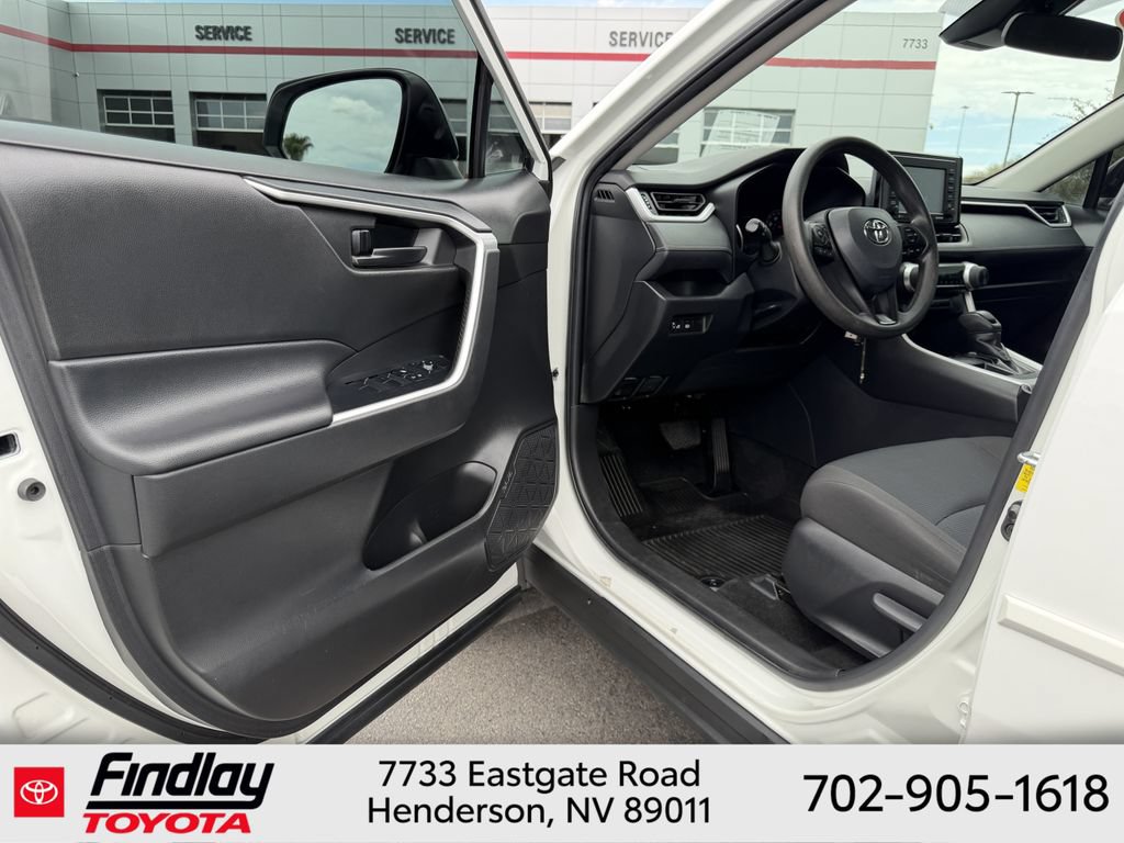 Used 2022 Toyota RAV4 LE FWD image 5