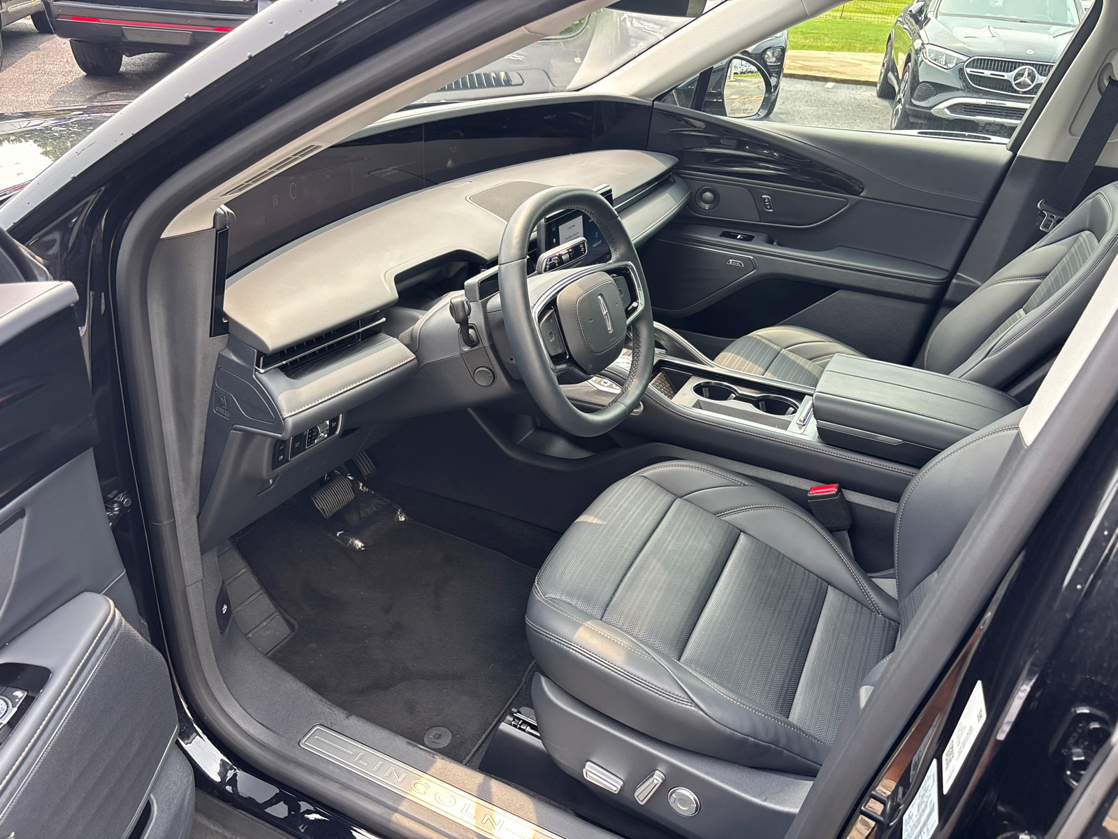 New 2026 Lincoln Nautilus Reserve w/ Jet Appearance Package AWD/4WD image 25