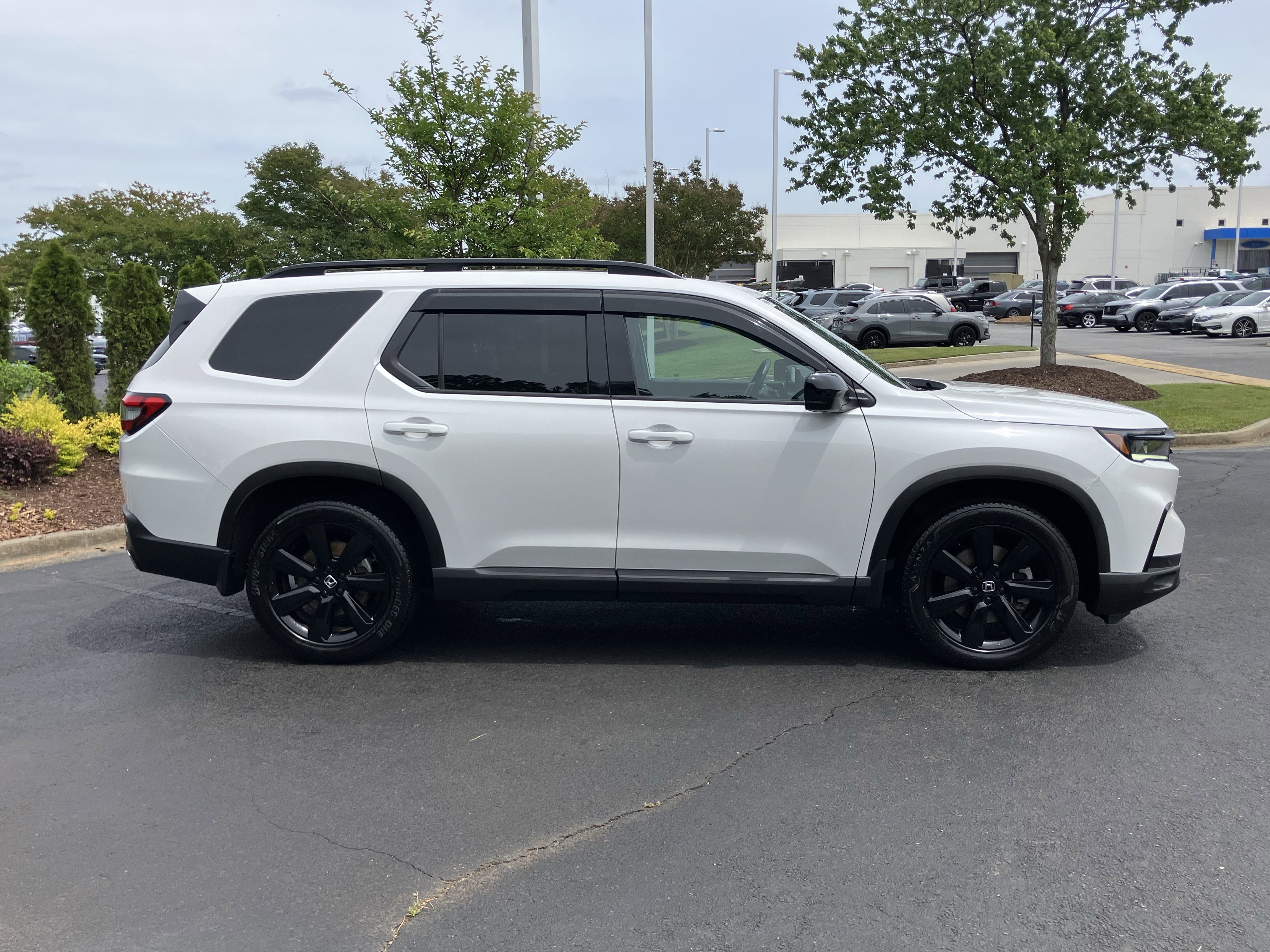 Used 2025 Honda Pilot Black Edition image 11