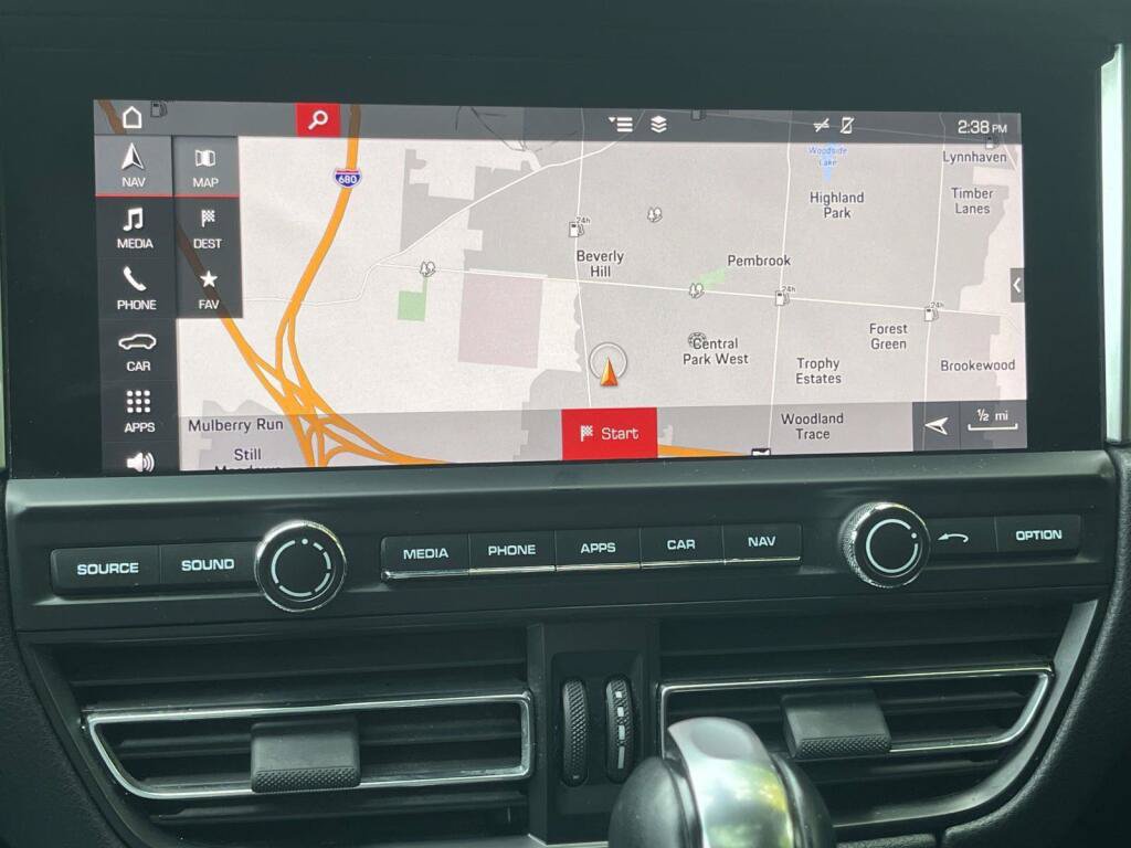 Used 2019 Porsche Macan AWD/4WD image 23