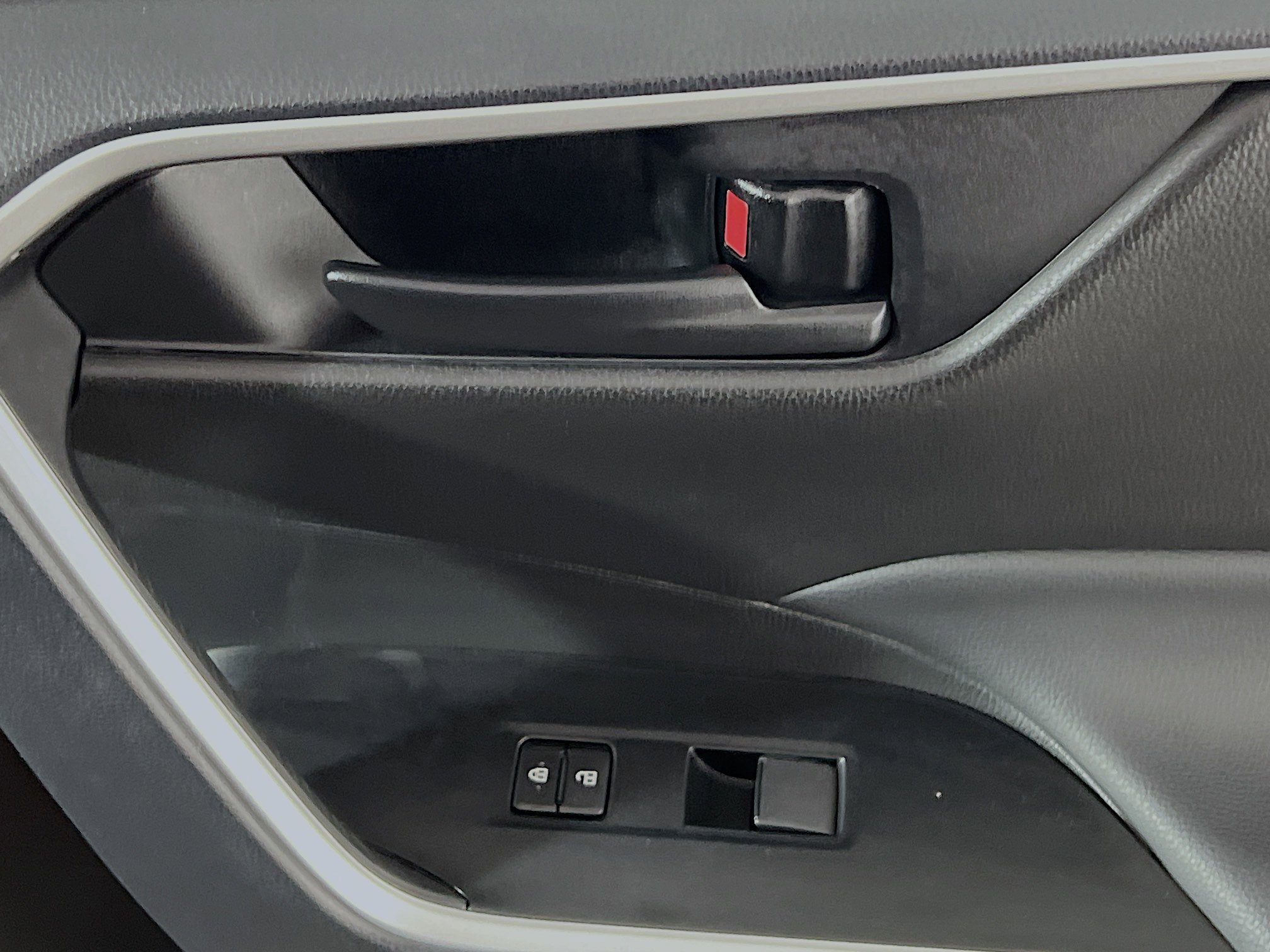 Used 2025 Toyota RAV4 LE image 31