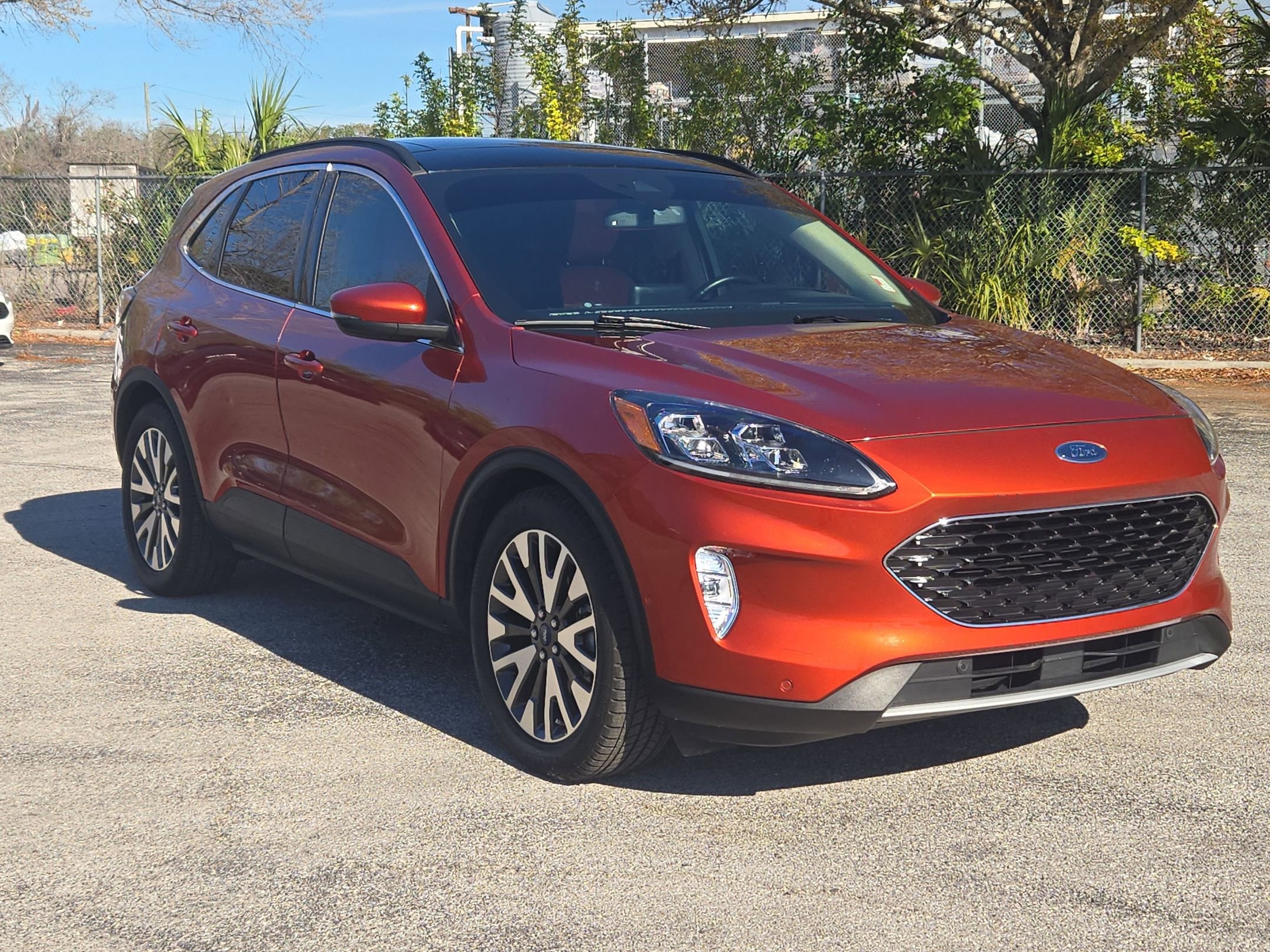 Used 2020 Ford Escape Titanium image 3