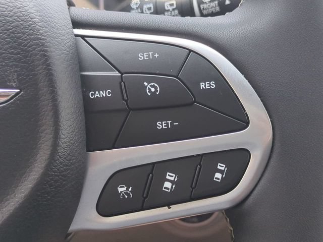 Used 2024 Chrysler Pacifica Touring-L FWD image 25