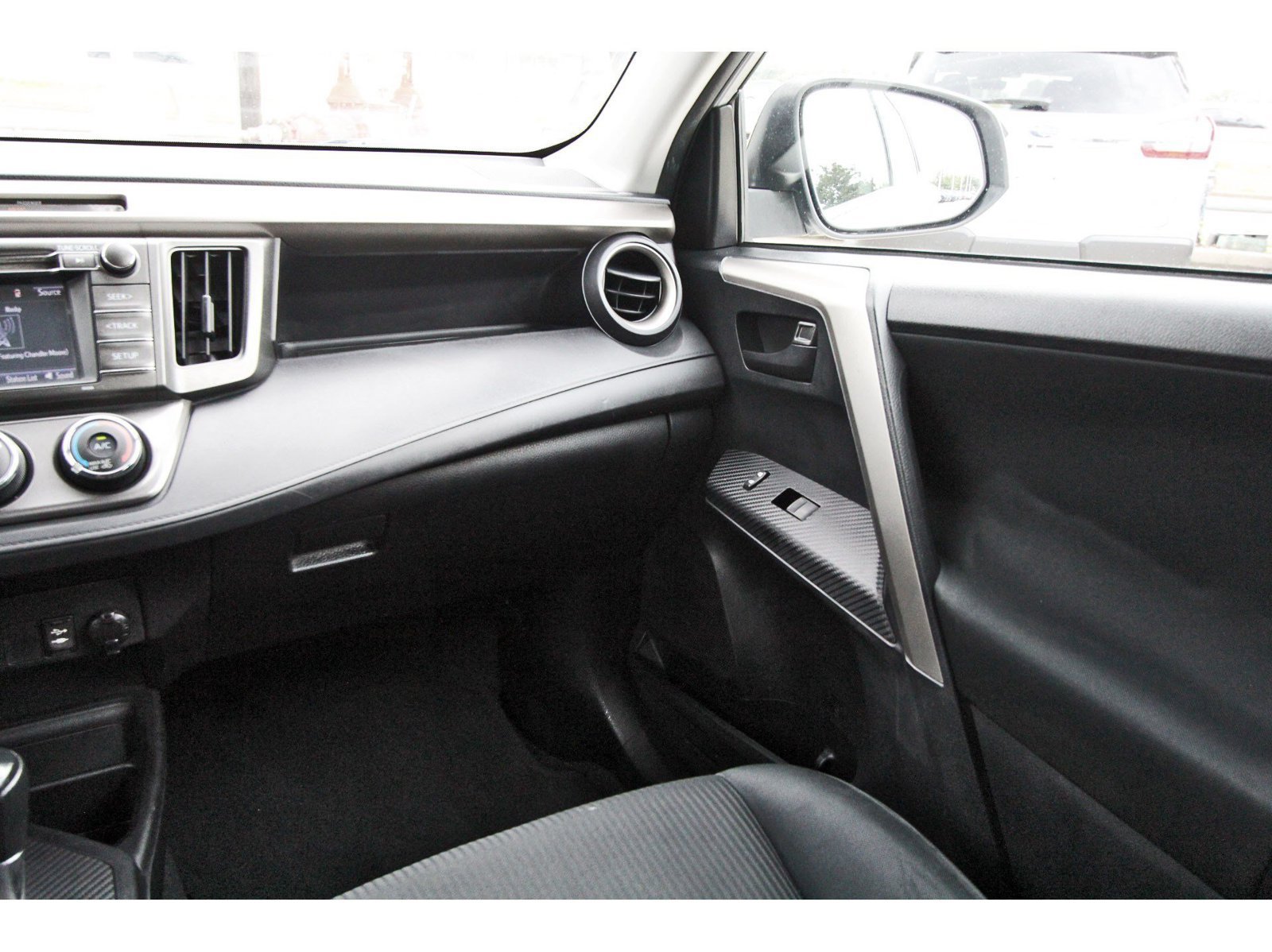 Used 2015 Toyota RAV4 LE FWD image 10