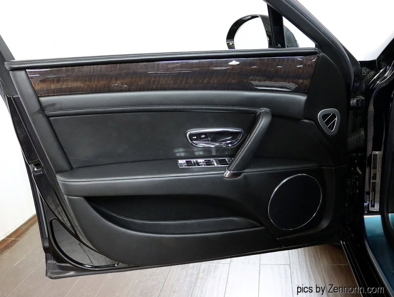 Used 2018 Bentley Flying Spur V8 image 29