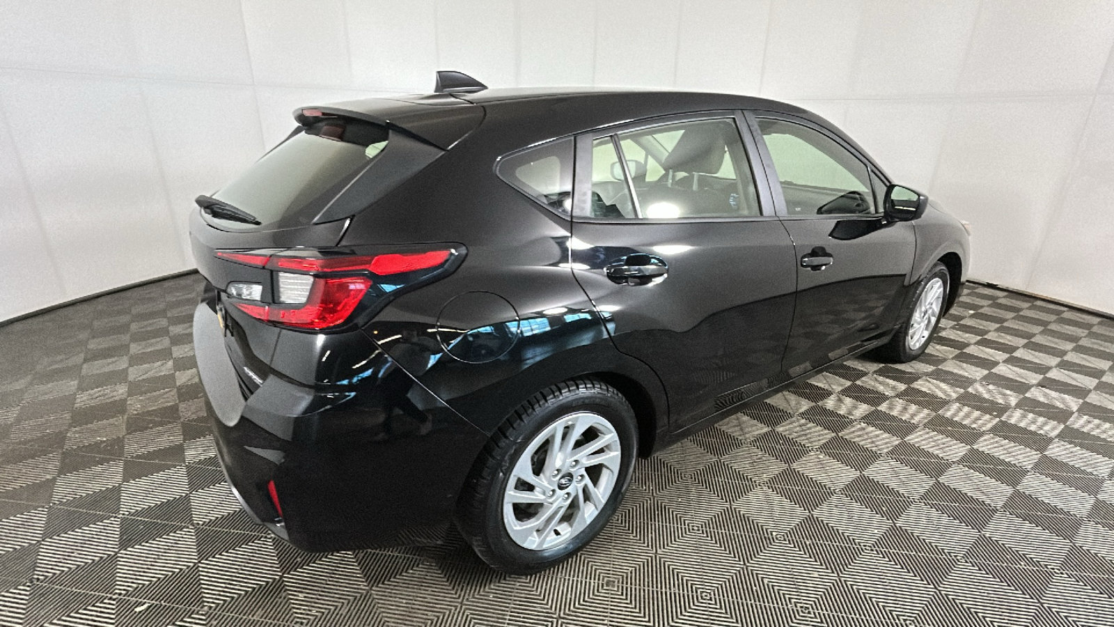 Used 2024 Subaru Impreza 2.0i AWD/4WD image 3