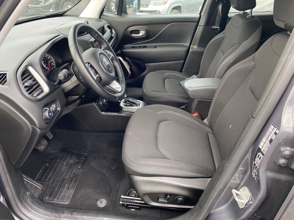 Certified 2023 Jeep Renegade Latitude w/ Premium Group AWD/4WD image 9