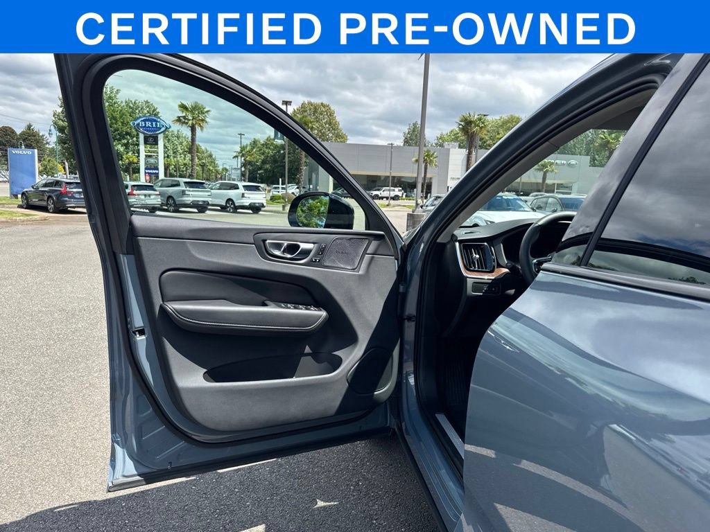Certified 2023 Volvo XC60 T8 Ultimate AWD/4WD image 11
