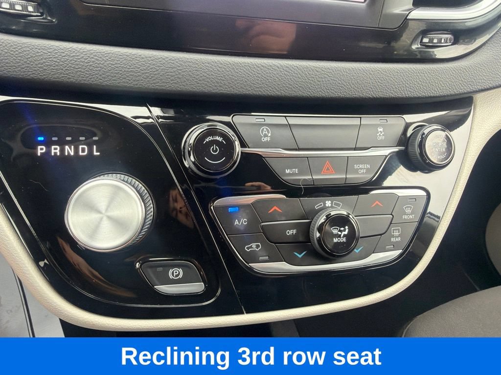 Used 2023 Chrysler Voyager LX FWD image 17