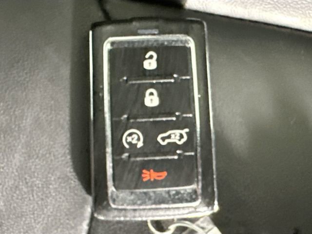 Used 2022 Jeep Grand Cherokee L Limited w/ Black Appearance Package image 18