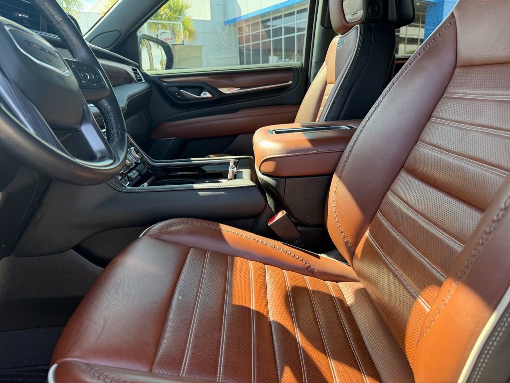 Used 2023 GMC Yukon Denali Ultimate AWD/4WD image 8