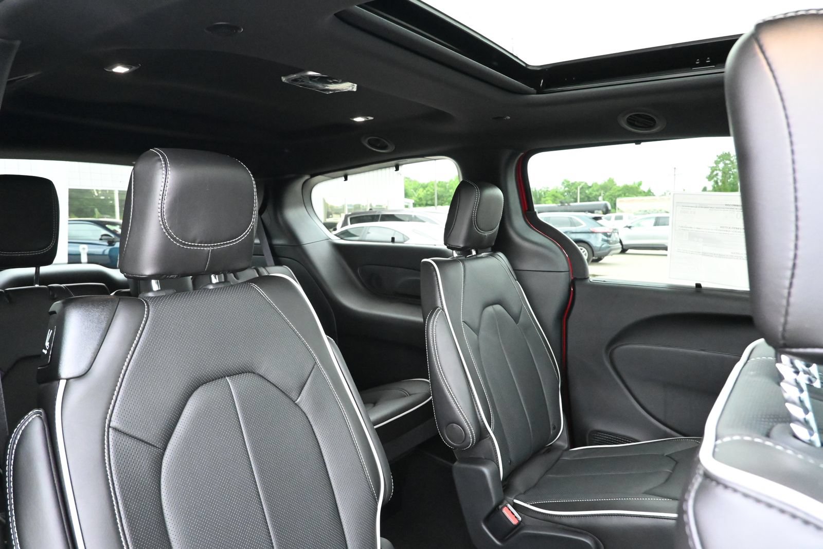 New 2027 Chrysler Pacifica Limited AWD/4WD image 36