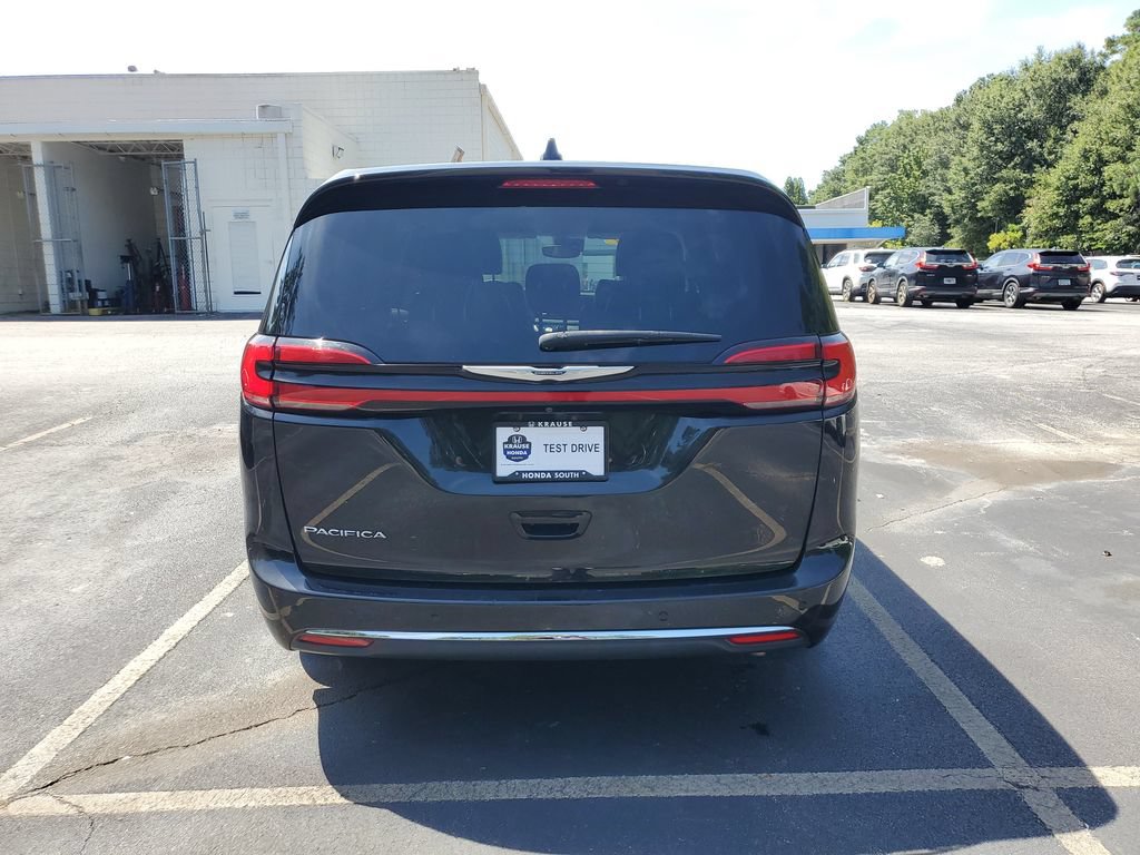 Used 2023 Chrysler Pacifica Touring-L FWD image 6