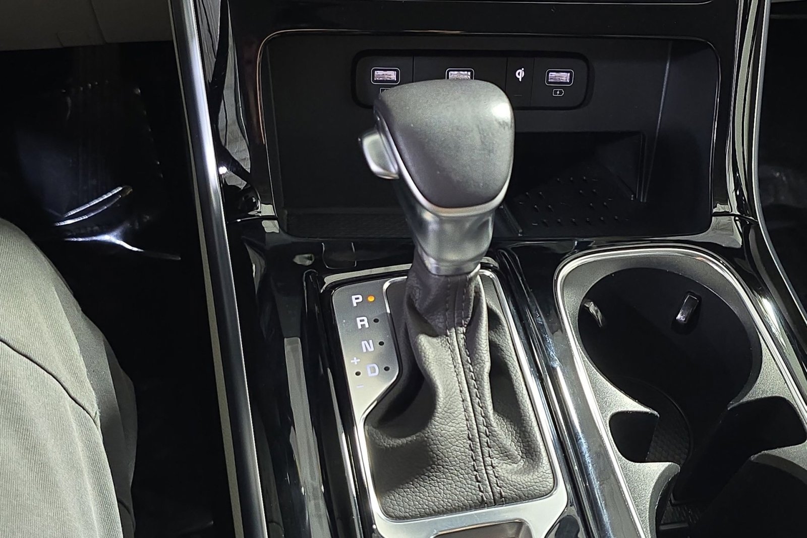 Used 2023 Kia Carnival SX image 30