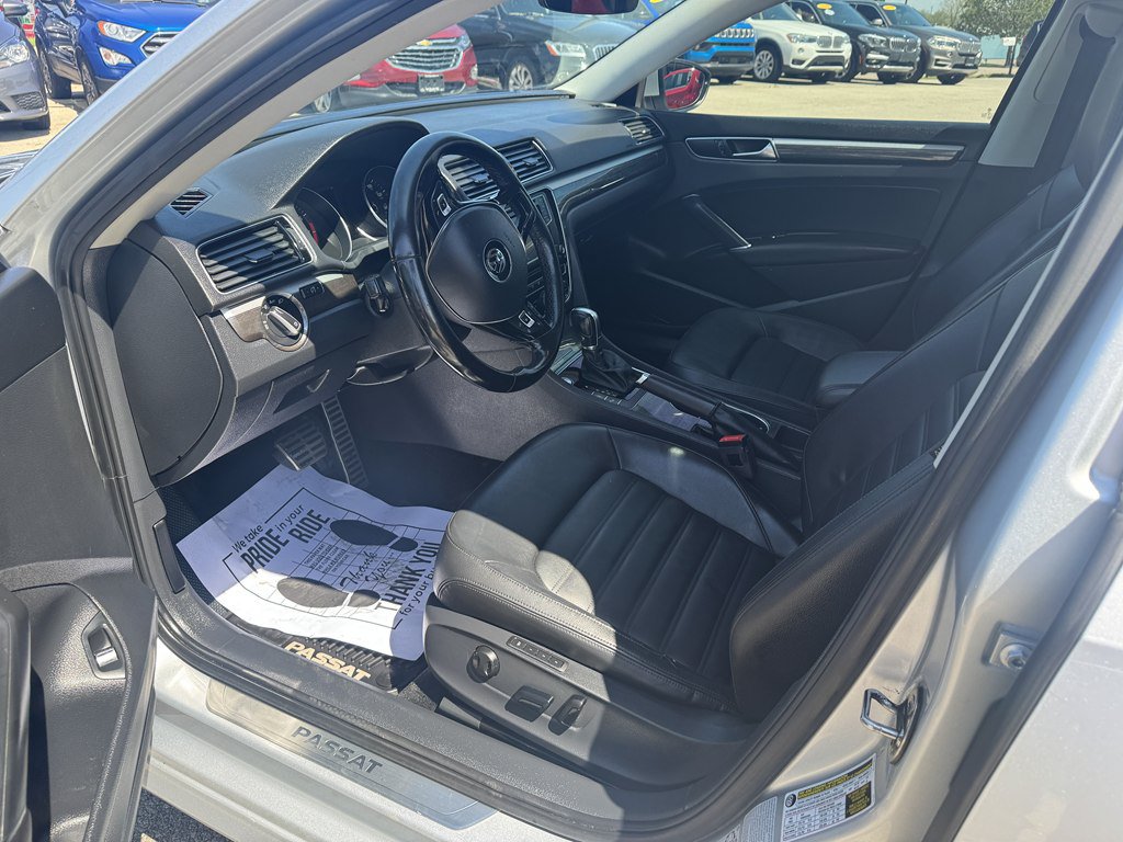 Used 2018 Volkswagen Passat 2.0T SEL Premium FWD image 21