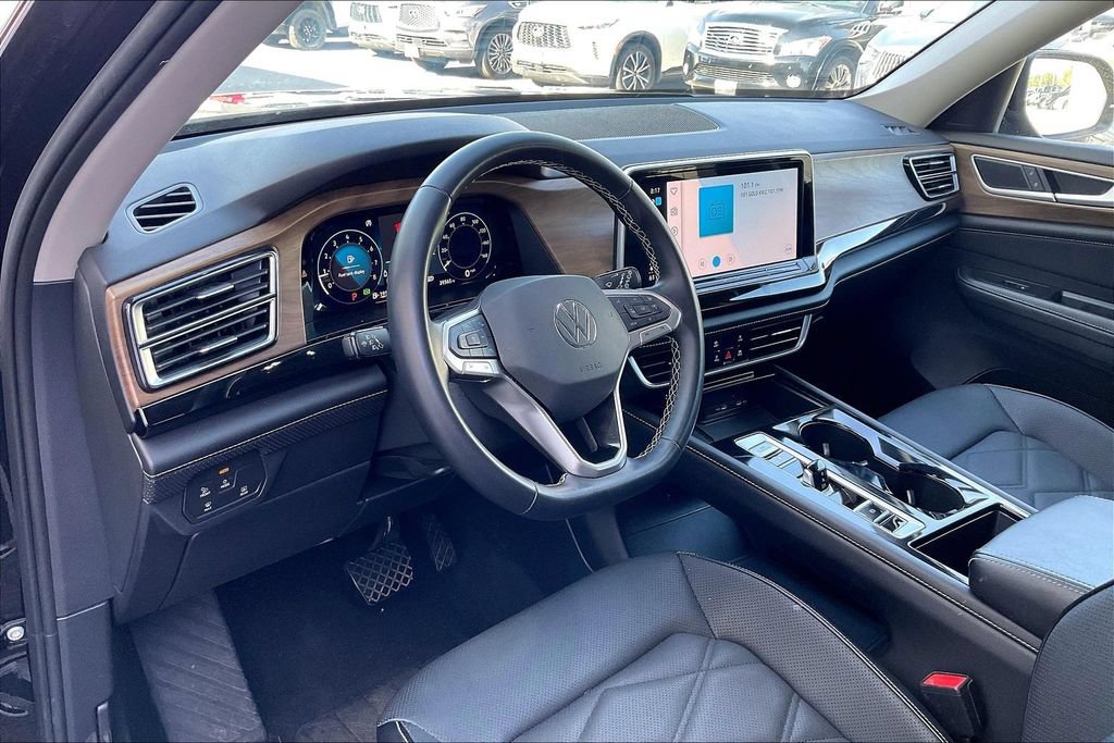 Used 2025 Volkswagen Atlas SE FWD image 14