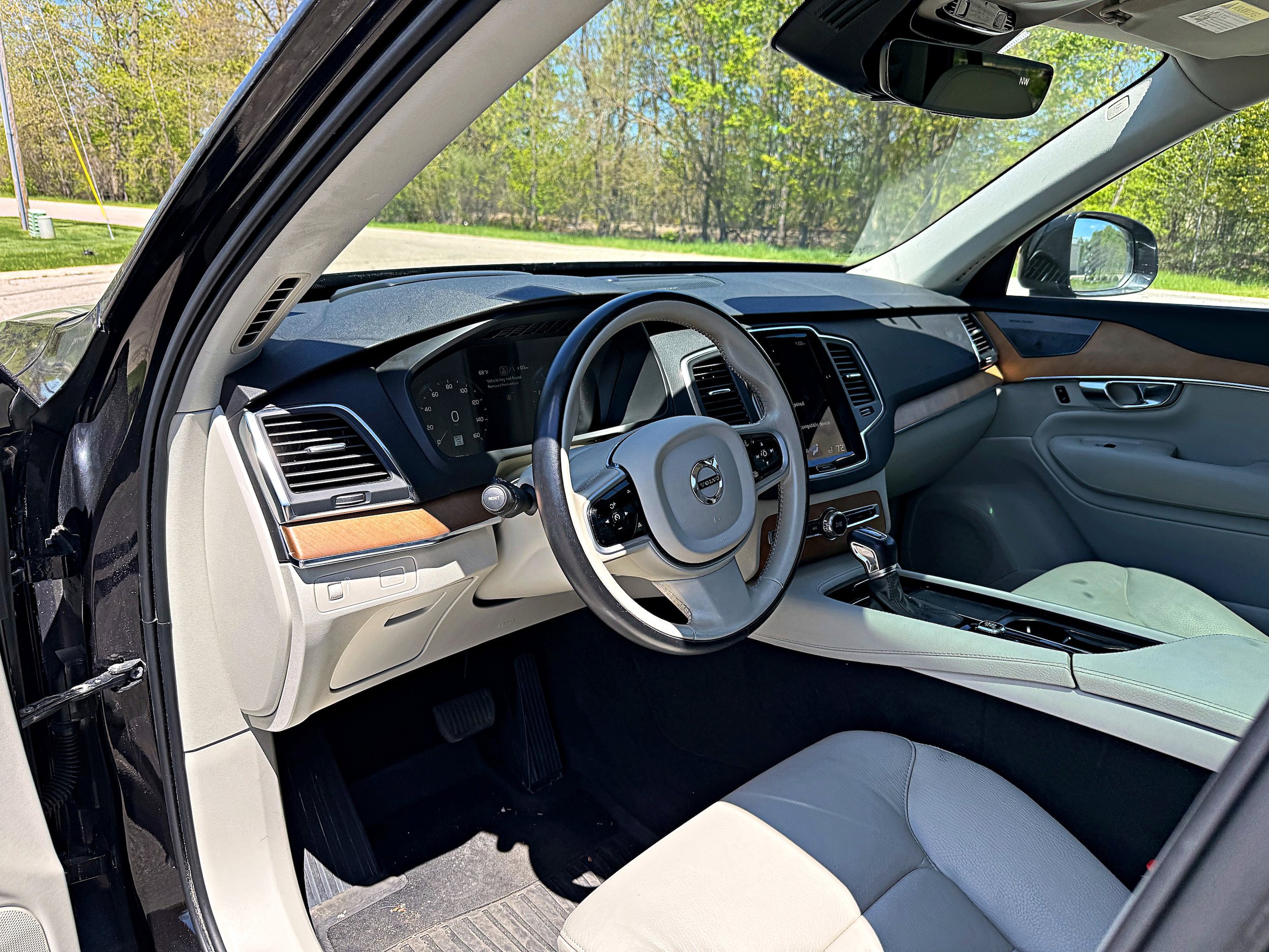 Used 2021 Volvo XC90 T6 Momentum AWD/4WD image 13