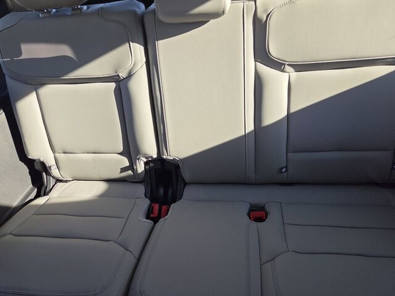 New 2026 Ford Expedition Active image 8