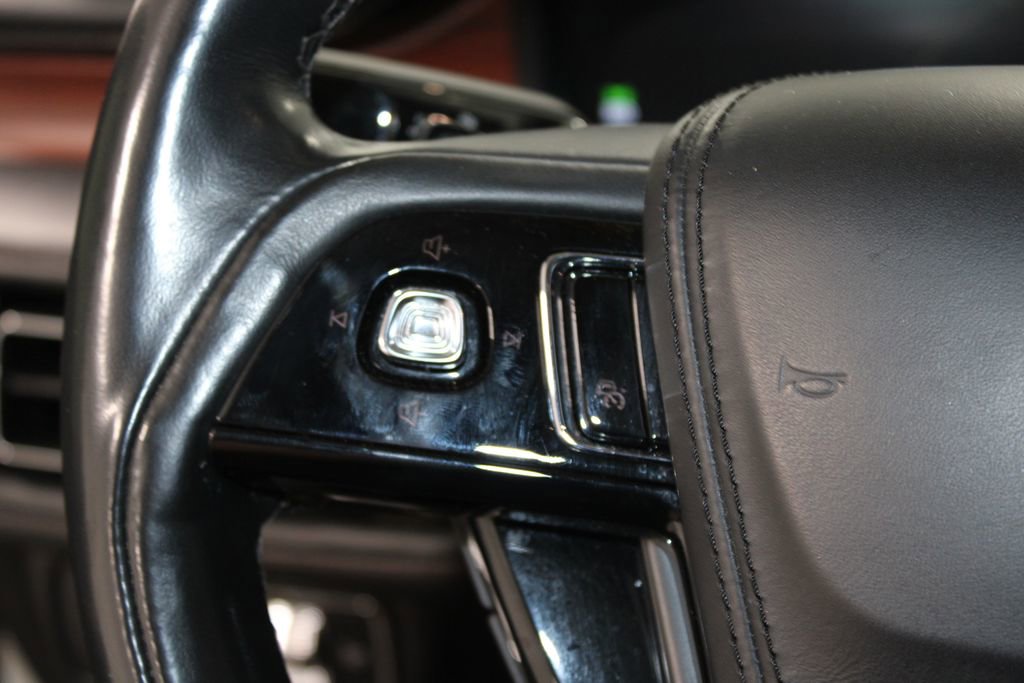 Used 2023 Lincoln Aviator Reserve w/ Jet Appearance Package AWD/4WD image 39