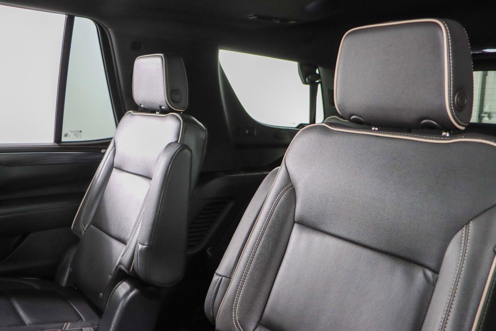 Used 2023 GMC Yukon SLT w/ SLT Luxury Package AWD/4WD image 28