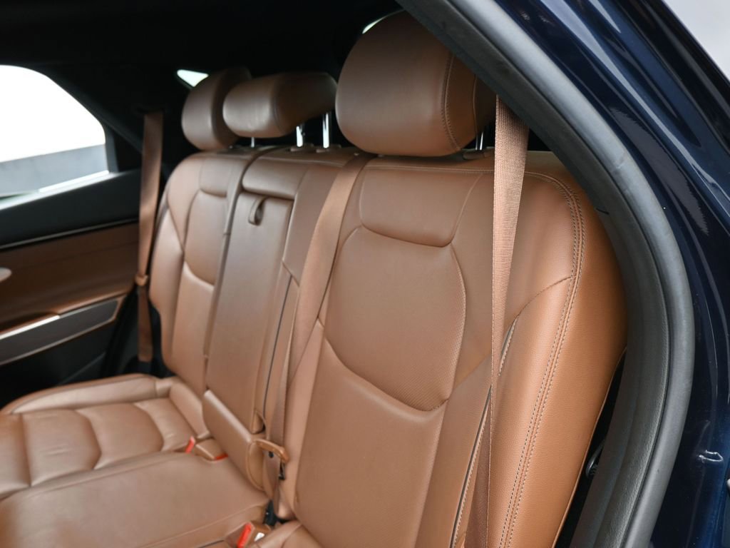 Used 2022 Genesis GV70 2.5T w/ Advanced Package image 36