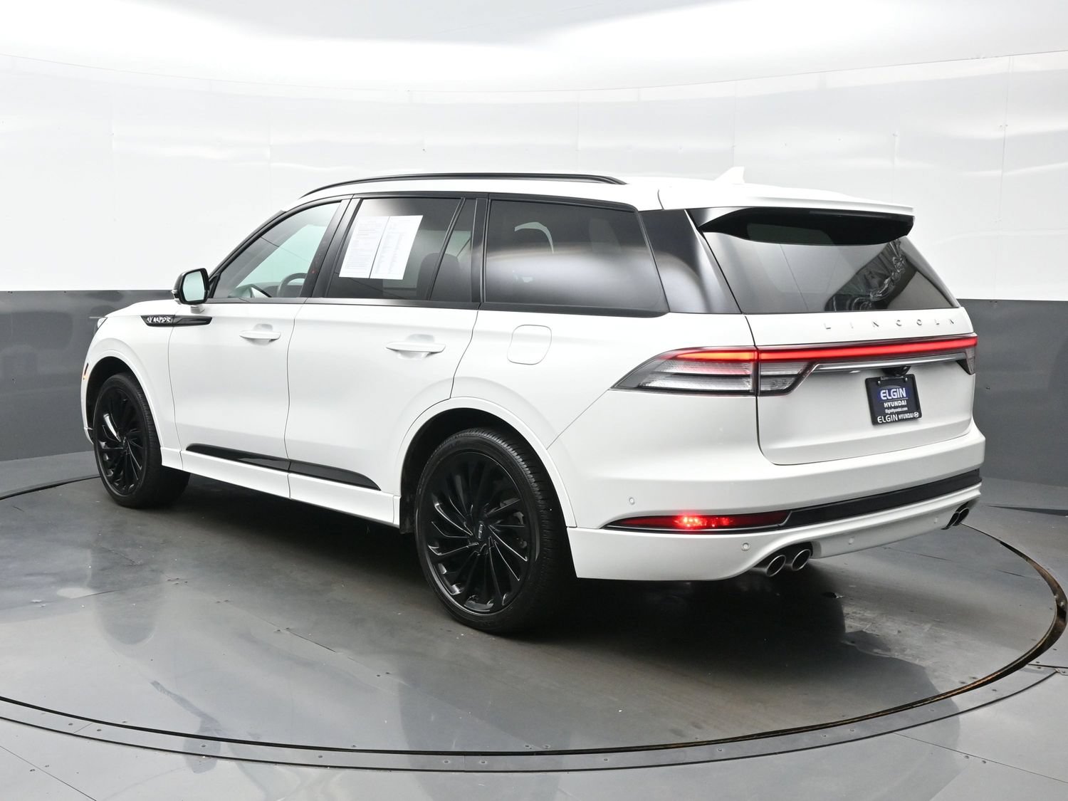 Used 2023 Lincoln Aviator Reserve w/ Jet Package AWD/4WD image 4