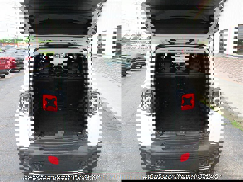 Used 2017 Jeep Renegade Limited image 16