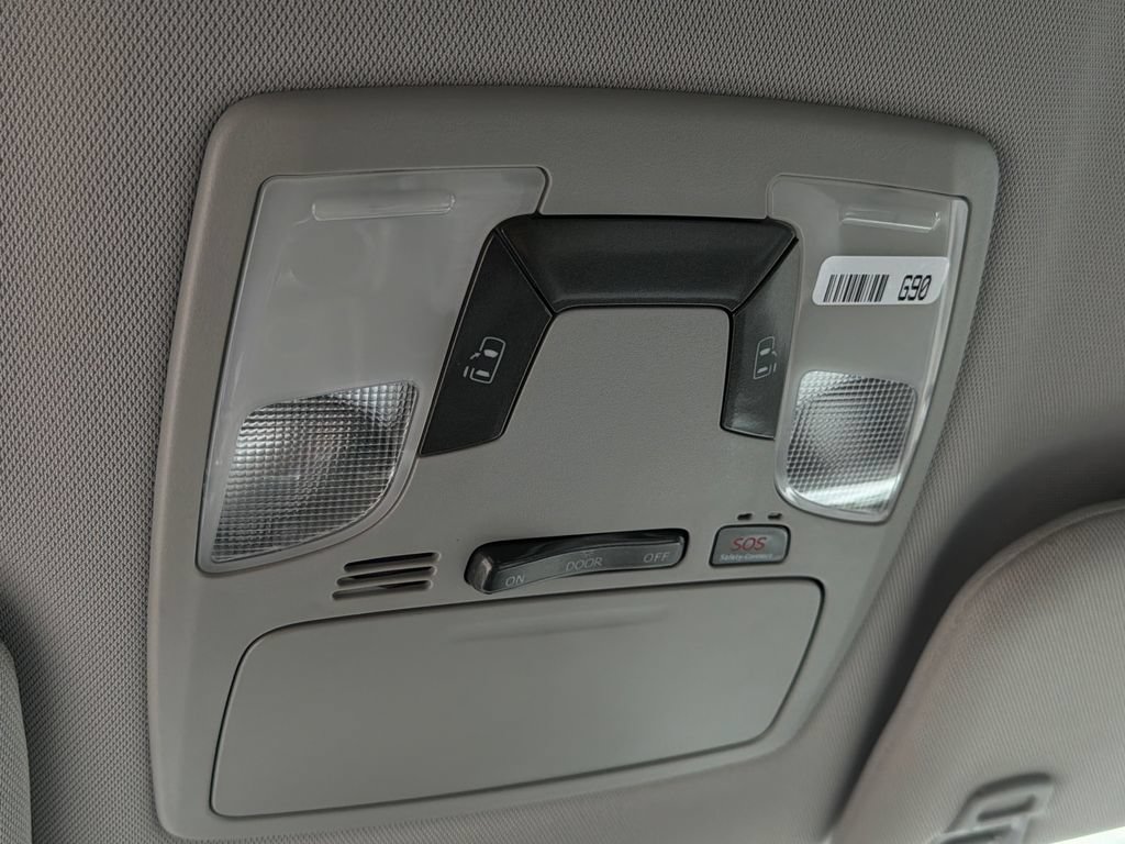 Used 2020 Toyota Sienna LE FWD image 32
