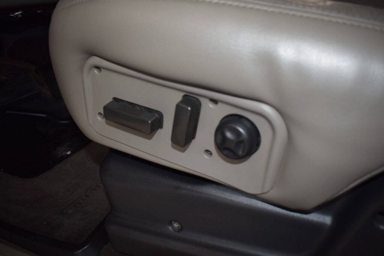 Used 2003 HUMMER H2 w/ Preferred Equipment Group AWD/4WD image 32