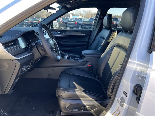 New 2025 Jeep Grand Cherokee Limited w/ Black Appearance Package image 4