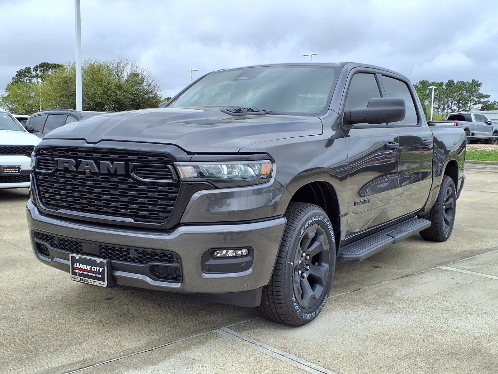 New 2026 RAM 1500 Express AWD/4WD image 3