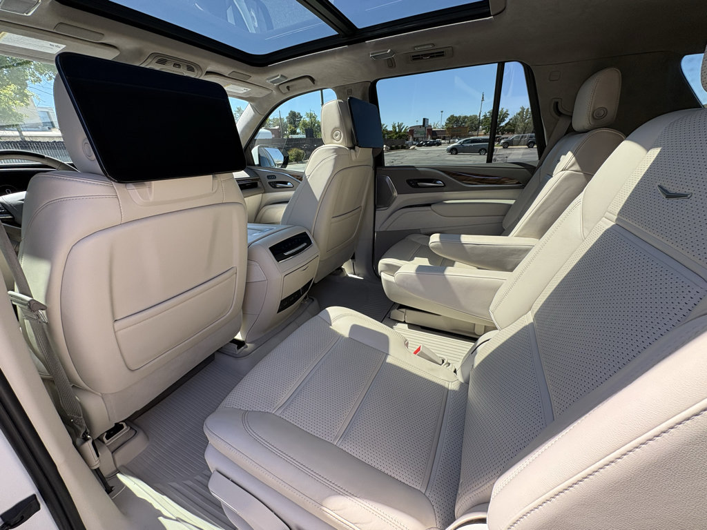 Used 2023 Cadillac Escalade Sport Platinum w/ LPO, ONYX Package AWD/4WD image 21