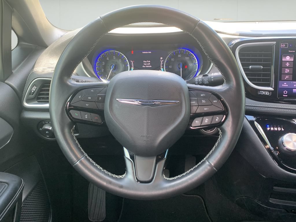 Used 2021 Chrysler Pacifica Touring w/ S Appearance Package FWD image 21