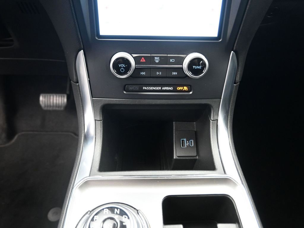 Used 2022 Ford Edge Titanium image 9