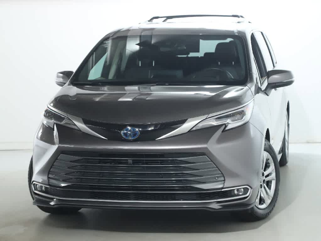 Certified 2022 Toyota Sienna Platinum AWD/4WD image 3