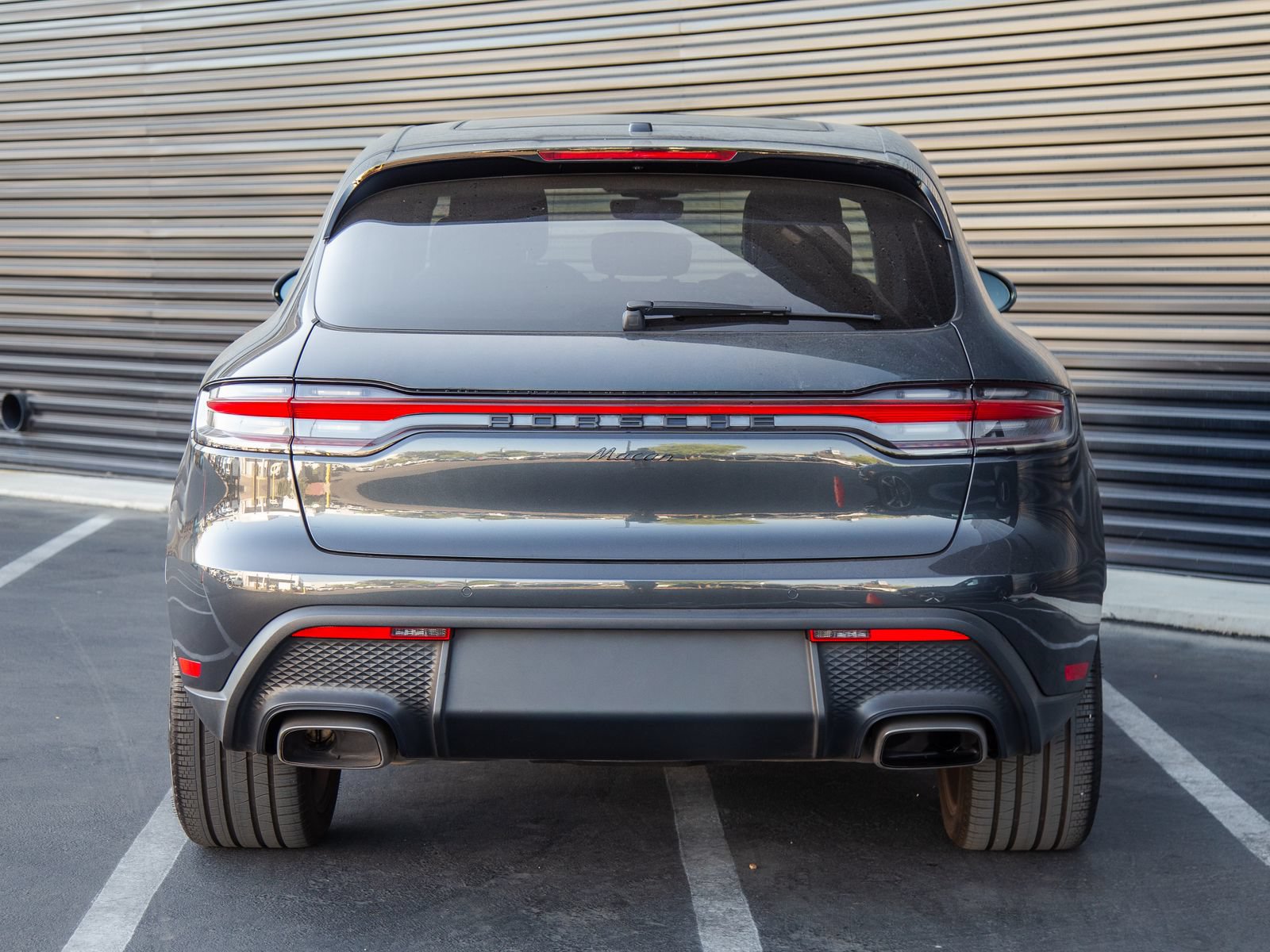Certified 2024 Porsche Macan AWD/4WD image 4