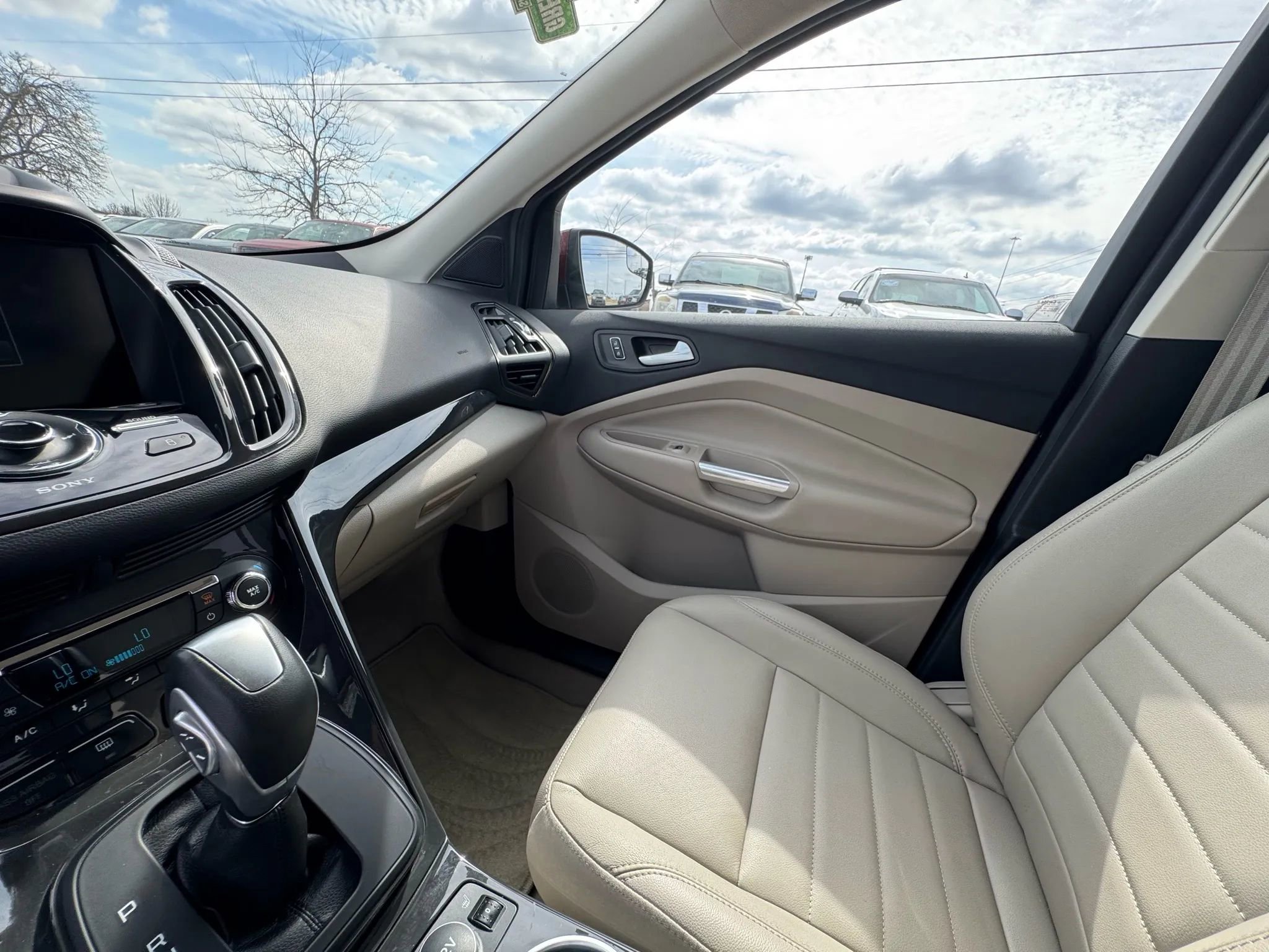 Used 2014 Ford Escape Titanium image 22