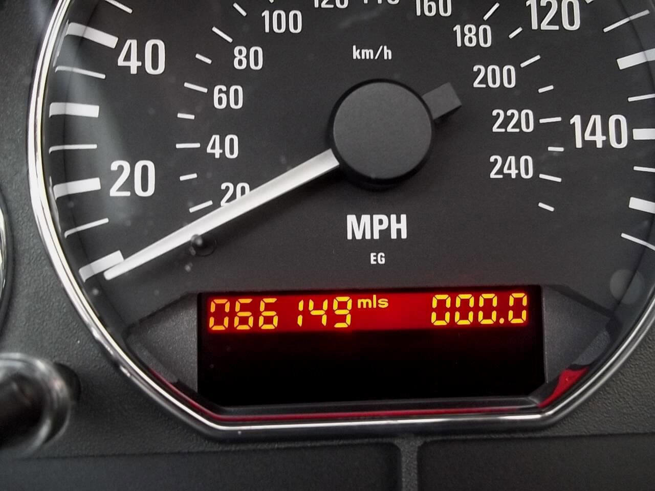 Used 2002 BMW Z3 2.5i image 12