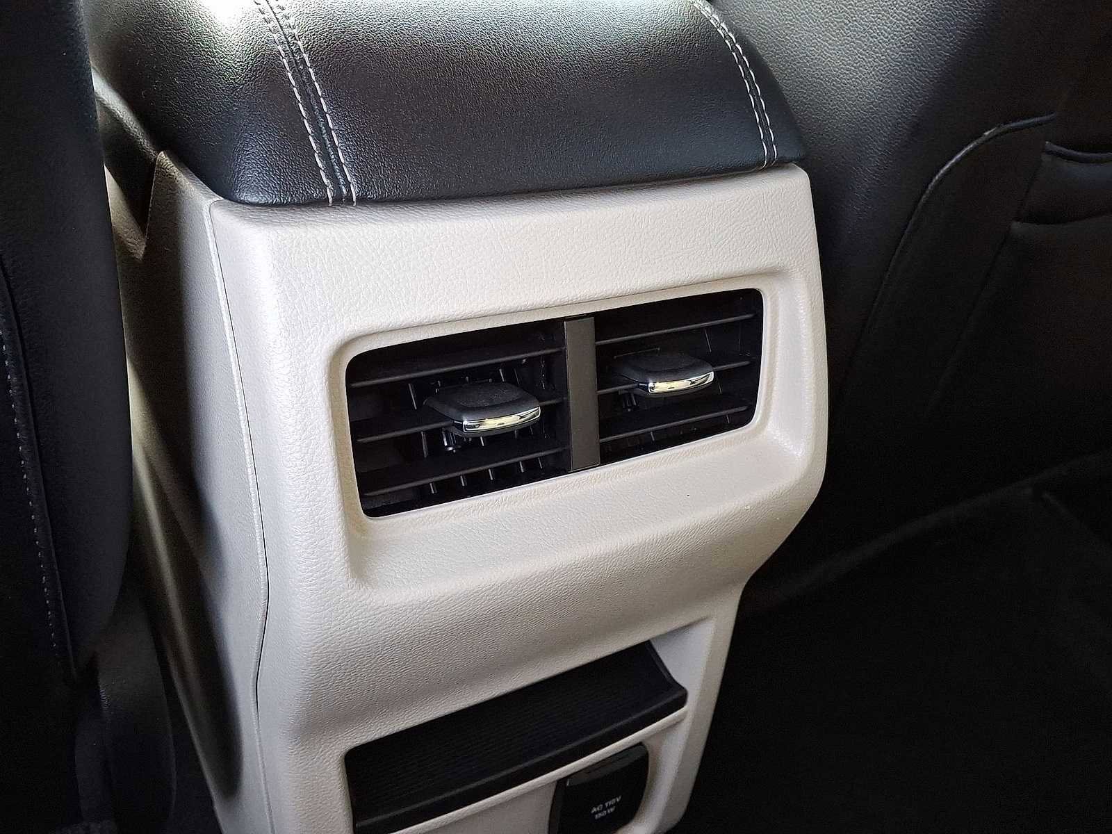 Used 2022 Ford Edge Titanium image 26